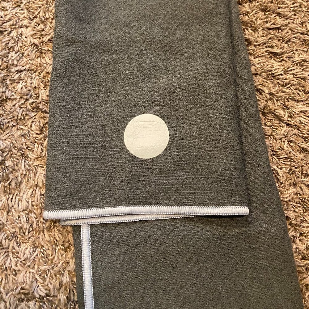 Manduka yogitoes yoga towel used twice!